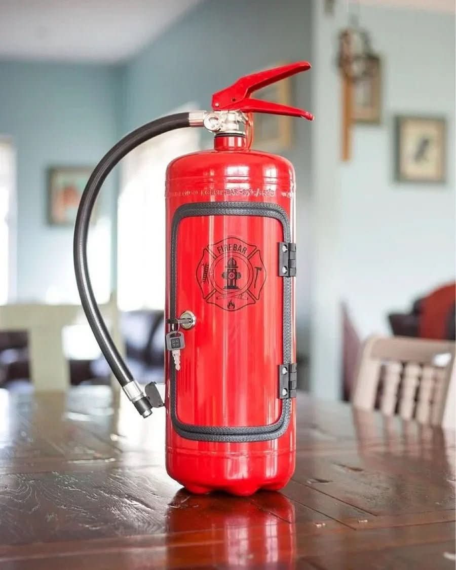Discreet Mini Bar – Compact Drink Storage Designed as a Fire Extinguisher