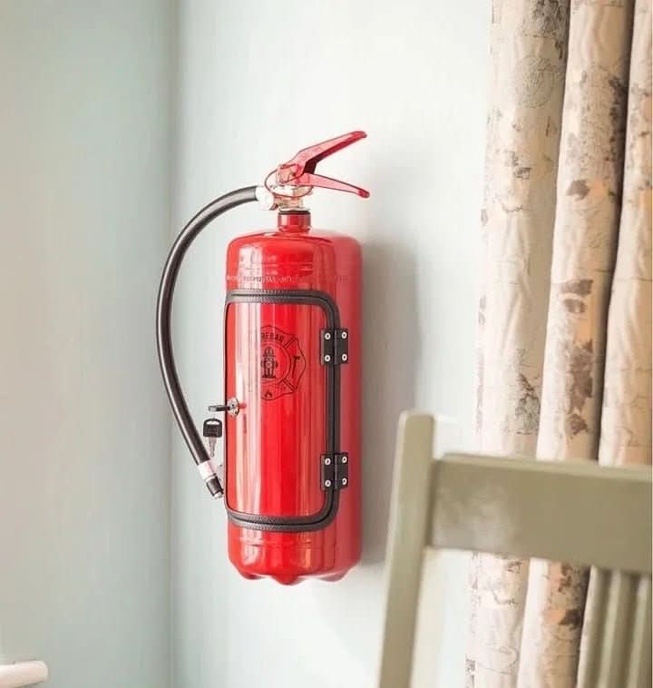 Discreet Mini Bar – Compact Drink Storage Designed as a Fire Extinguisher