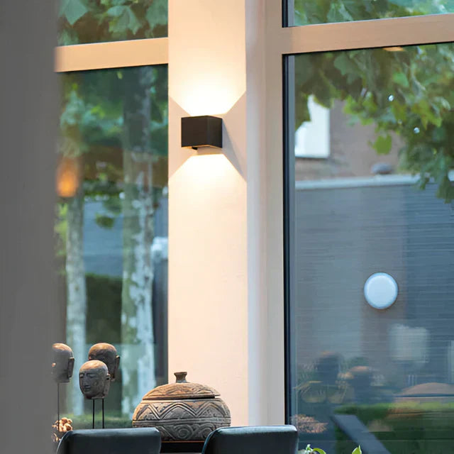 Battery-Powered Wireless Wall Light for Indoor and Outdoor Use | LED Wall Lamp with Sensor in Black and White