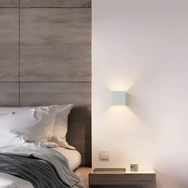 Battery-Powered Wireless Wall Light for Indoor and Outdoor Use | LED Wall Lamp with Sensor in Black and White